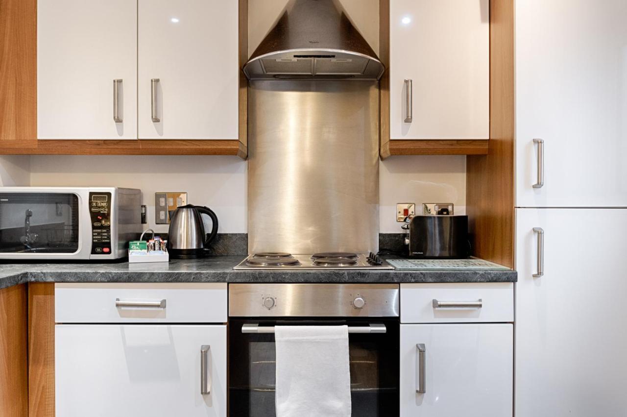 Ferienwohnung Parking, Balcony, Fully Equipped Kitchen Swansea Exterior foto