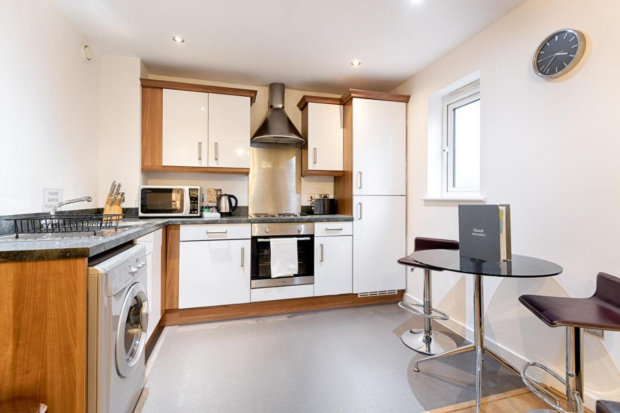 Ferienwohnung Parking, Balcony, Fully Equipped Kitchen Swansea Exterior foto