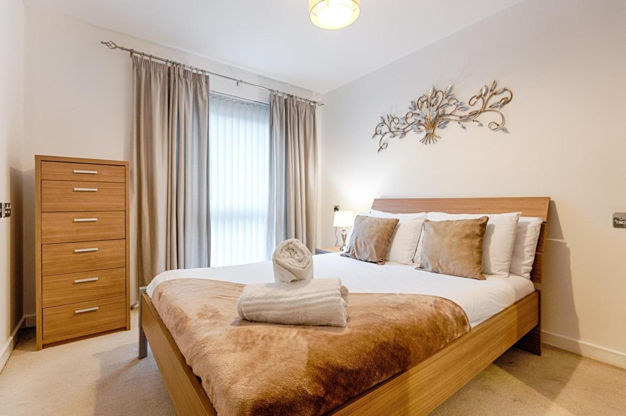 Ferienwohnung Parking, Balcony, Fully Equipped Kitchen Swansea Exterior foto